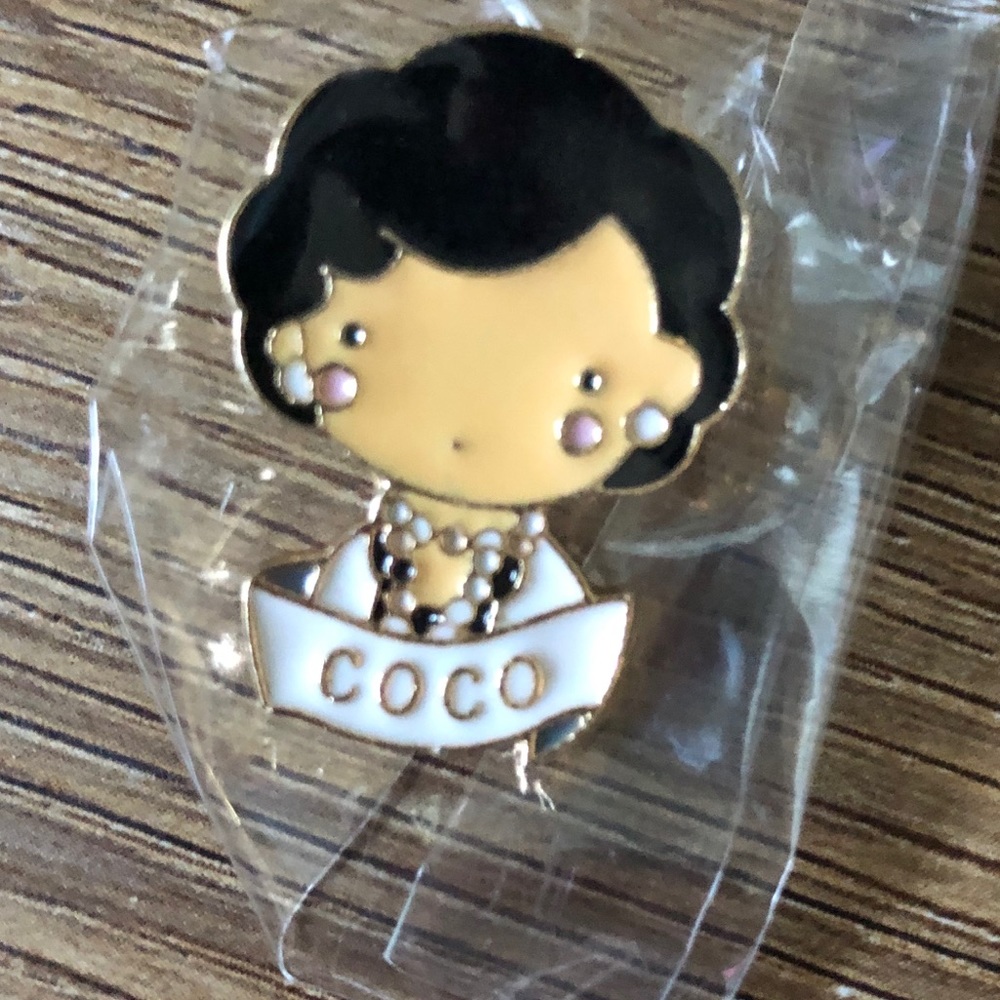 NWT COCO CHANEL Likeness Enamel & Metal Pin - Picture 3 of 8